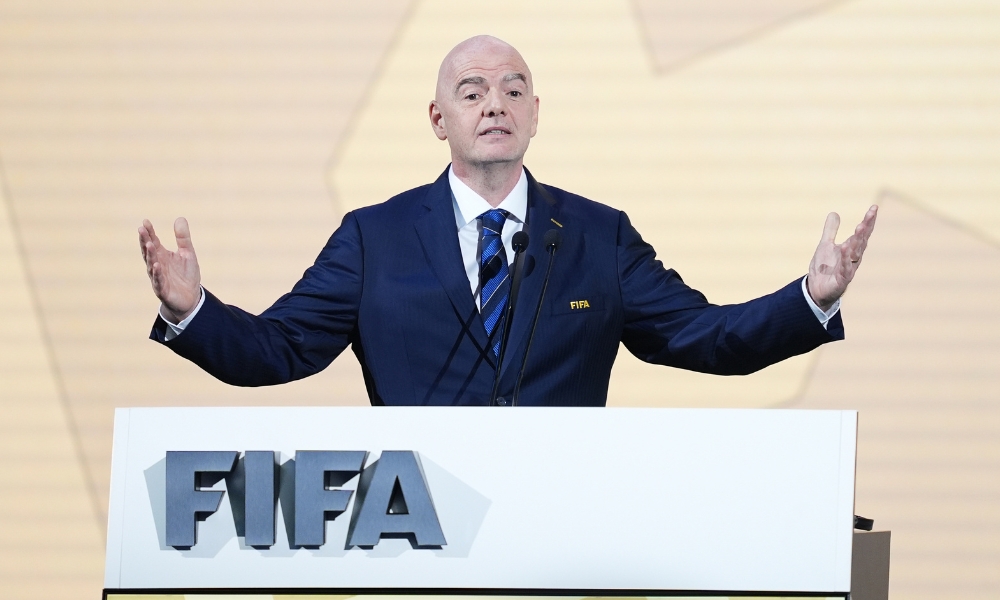 不及待地打, 份信息后拿