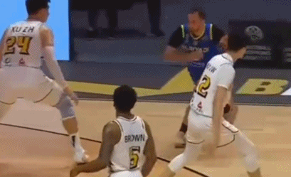 Npinc, 力球员缺席